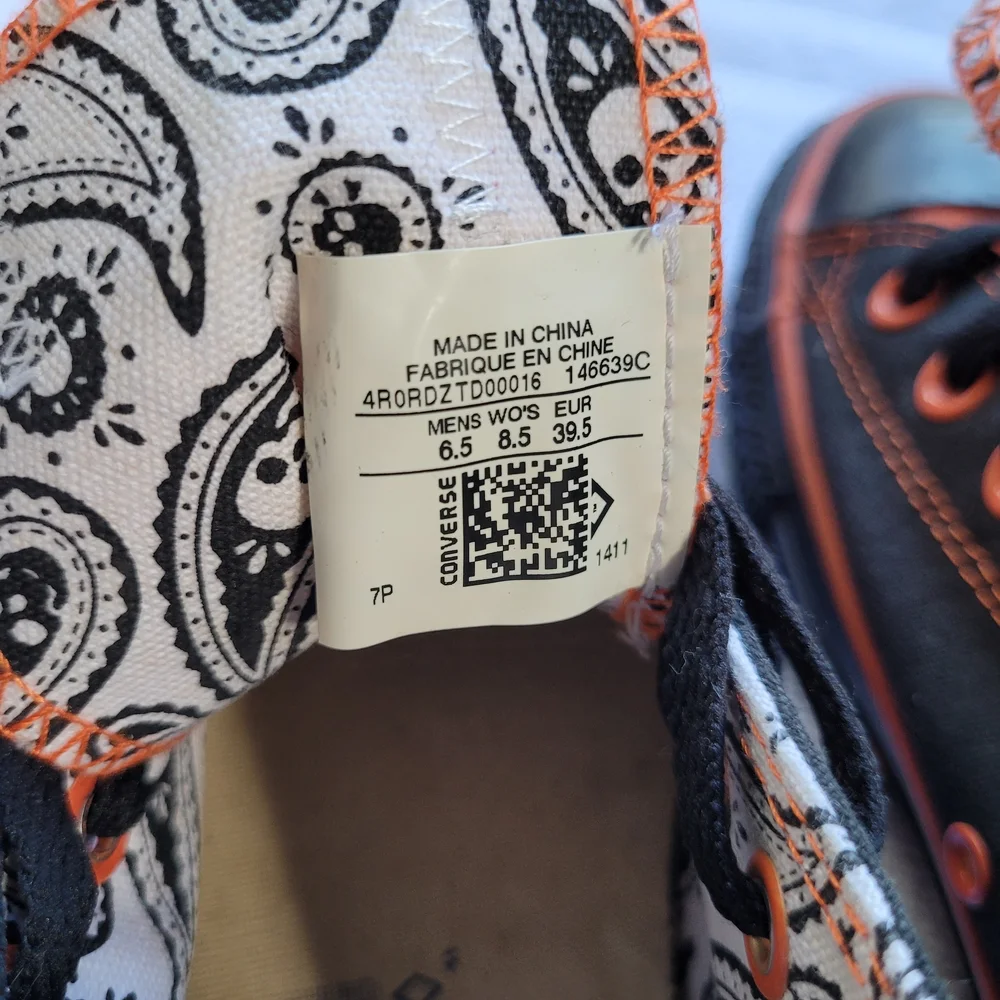 Convers All-Star Sneakers Black and Orange Low-Top  Men 8.5 (Women 6.5)